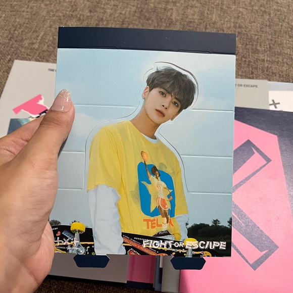 TOMORROW BY TOGETHER The Chaos Chapter: FIGHT OR ESCAPE Album - Picture 8 of 17